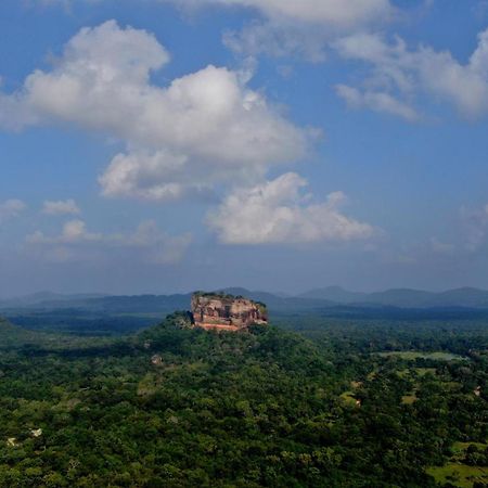 Woodsy Villa Sigiriya Bagian luar foto