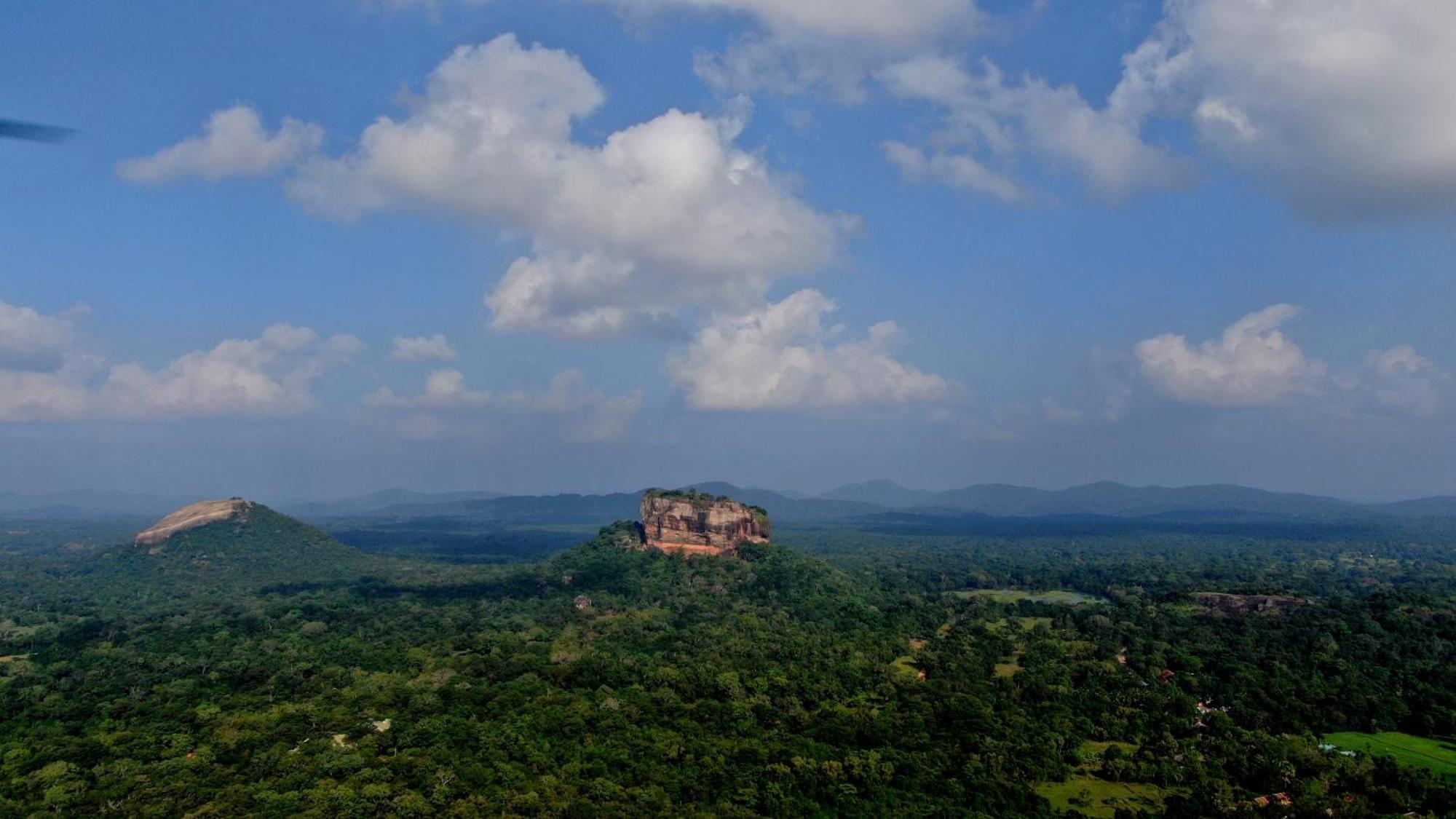 Woodsy Villa Sigiriya Bagian luar foto