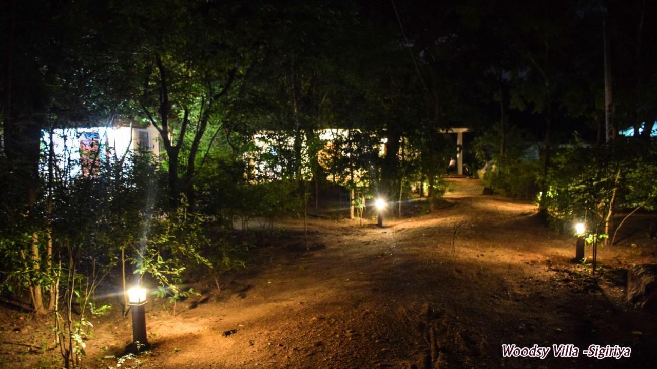 Woodsy Villa Sigiriya Bagian luar foto